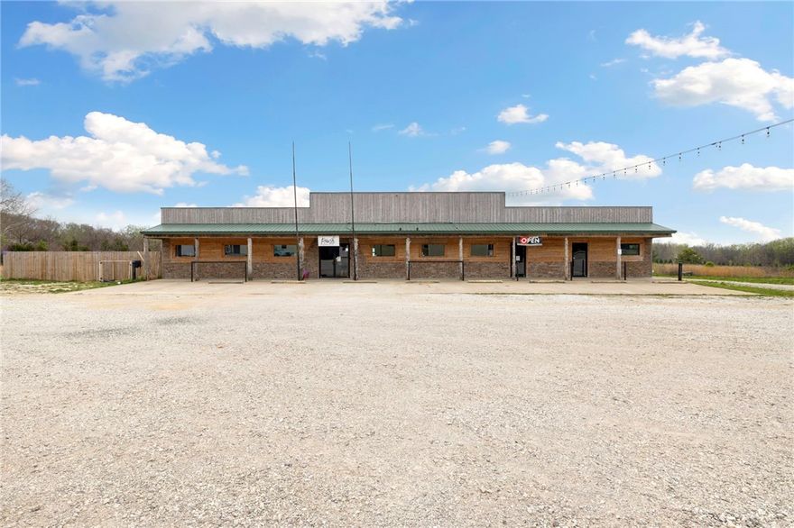Investment Property, 100% Leased NNN Property. Two tenant building, new leases starting 2025. This 5,000 building was remodeled in 2023. Sitting on 3 acres, this has over 200ft of HW 62 frontage and additional room to build more. 9.3% CAP Rate
Agent Owned