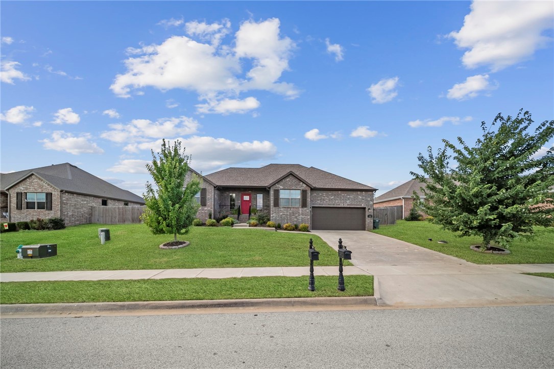All-brick 4 bed, 2 bath, single-level home with a spacious layout and large garage. Just 8 minutes from downtown Fayetteville with quick access to I-49 and Stonebridge Golf Course. Set within walking distance to Rodney Ryan Park in a quiet, relaxed neighborhood. Highlights include a gas fireplace, oversized walk-in primary closet, and a large, level backyard with a covered patio and storage shed.