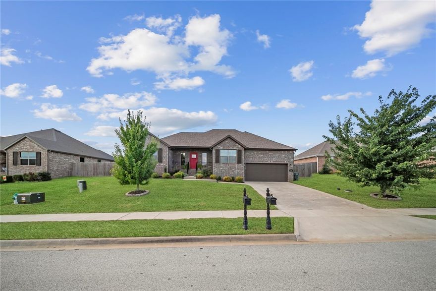 All-brick 4 bed, 2 bath, single-level home with a spacious layout and large garage. Just 8 minutes from downtown Fayetteville with quick access to I-49 and Stonebridge Golf Course. Set within walking distance to Rodney Ryan Park in a quiet, relaxed neighborhood. Highlights include a gas fireplace, oversized walk-in primary closet, and a large, level backyard with a covered patio and storage shed.