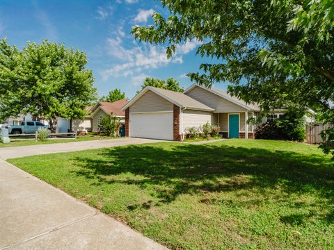 Photo of 2312 Morris Street, Bentonville, AR 72712 (MLS # 1350930)
