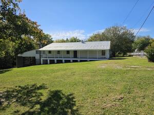 Super opportunity to own 3 structures in down town Mt. Judea. Priced to sell! Great for nightly rental, VRBO, or Airbnb. Plenty of room to park trailers, RV's and ATV's. Kent General Store located across the street with ice, gas, homemade sandwiches' and supplies. Only 7 miles to Carver Landing on the Buffalo National River, Dragon Tail bike road and Ozark National Forest, Gene Rush WMA, Jasper AR just minutes away. -93.05919, 35.92019, -93.05919, 35.92019