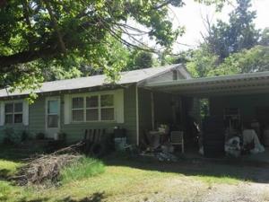 3 bed 1 bath home in clarksville. Sells as is.