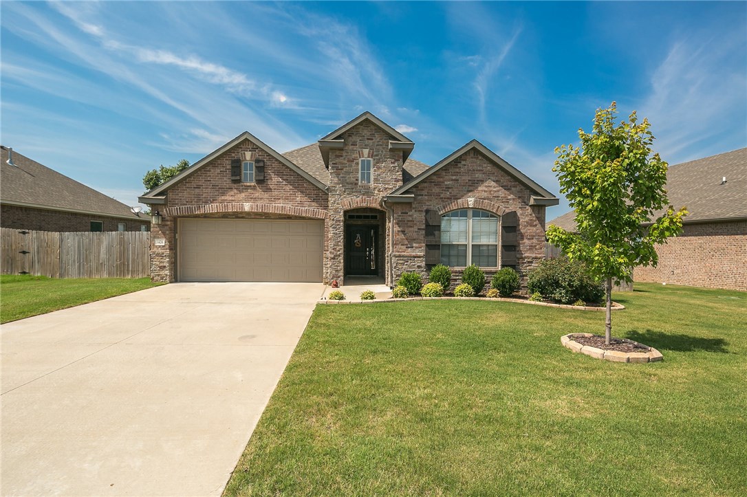 Come see this custom built 3 bed, 2 bathroom home by Buffington Homes. Centrally located in the Hamptons Subdivision, you’re close to shopping, world class dining, the Razorback trail system and much more. This open floor plan provides an eat-in kitchen with granite counter tops and a large island, formal dining room, beautiful living area with tiled fireplace, plus hardwoods, tile and crown molding throughout. Enjoy the awesome fenced-in backyard! Take in the evening snuggled under the covered porch or get cozy by the fire pit on the flagstone patio.