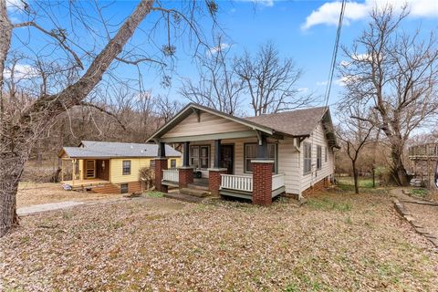 Photo of 205 E Spring Street, Fayetteville, AR 72701 (MLS # 1333446)