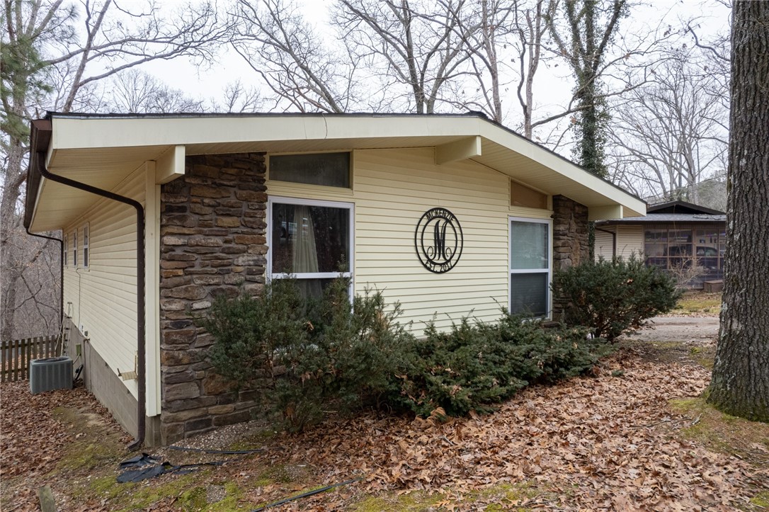 Come see this wonderfully hidden 2 bedroom, 1.5 bath home located within minutes from walking and biking trails. Nestled in the heart of Bella Vista with an abundance of wildlife including deer and fox. Within 15 minutes from Bentonville Square. Home features lots of natural light, eat-in kitchen, brand new deck, new water heater, and great back yard.