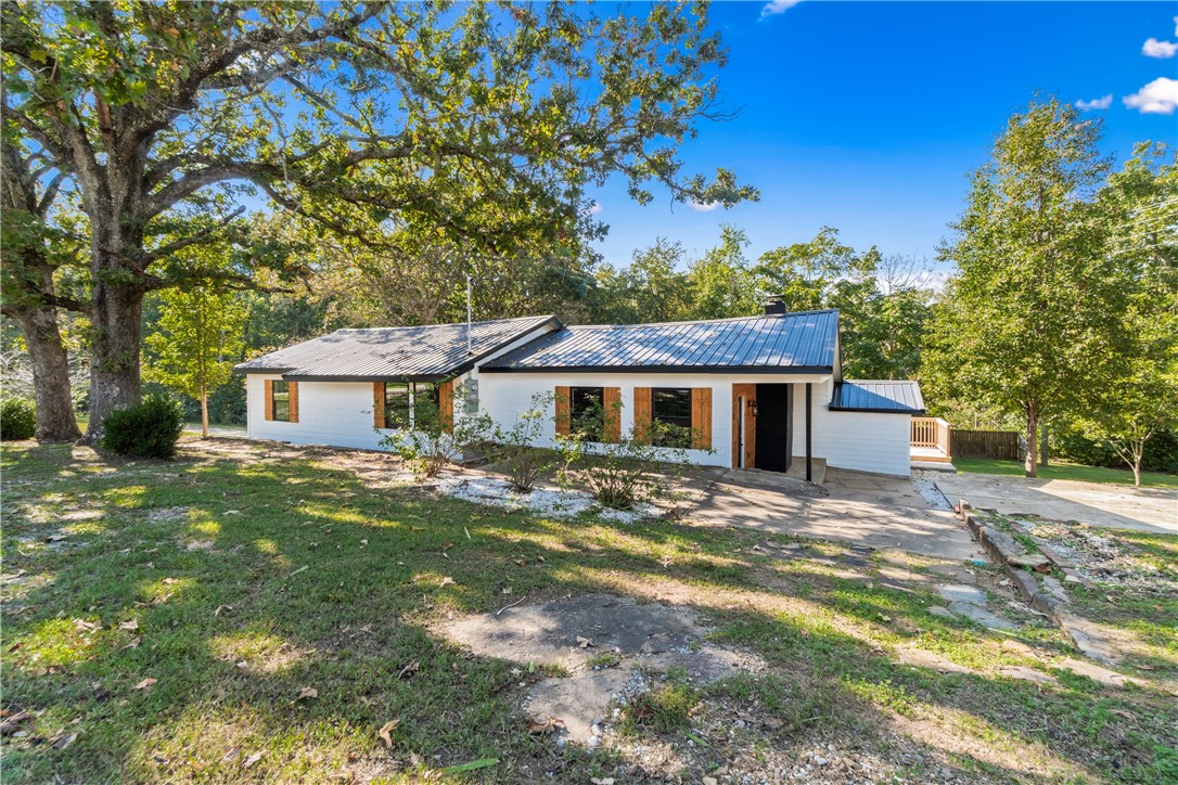 Welcome to your fully remodeled Fayetteville home just minutes from the University of Arkansas! This 3-bedroom, 2-bath property sits on a spacious lot and features brand-new appliances, modern finishes, and a huge back deck perfect for entertaining. It feels like a brand-new build, yet still retains its original character and charm. Conveniently located near historic downtown Fayetteville and Razorback Greenway. This home offers the perfect blend of comfort, style, and location!
