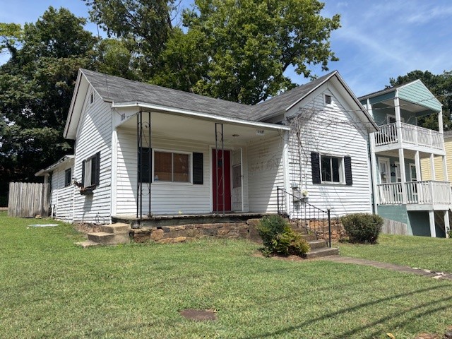 Charming old home structure that has been used commercially for 20 years. Take the space as is or have the owners finish it out to your specifications. Great location for legal/courthouse services, attorney, therapist, etc. Don't miss this fantastic opportunity in downtown Fayetteville.