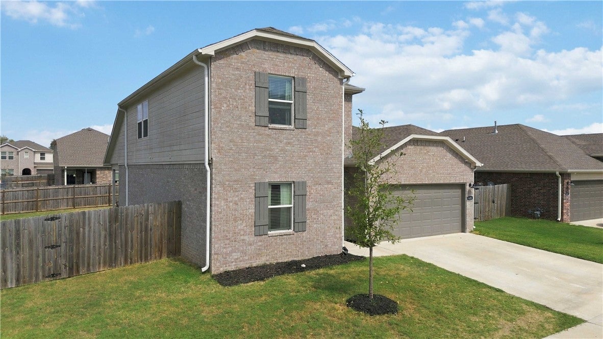 909 W Cottonwood Street - Photo 2