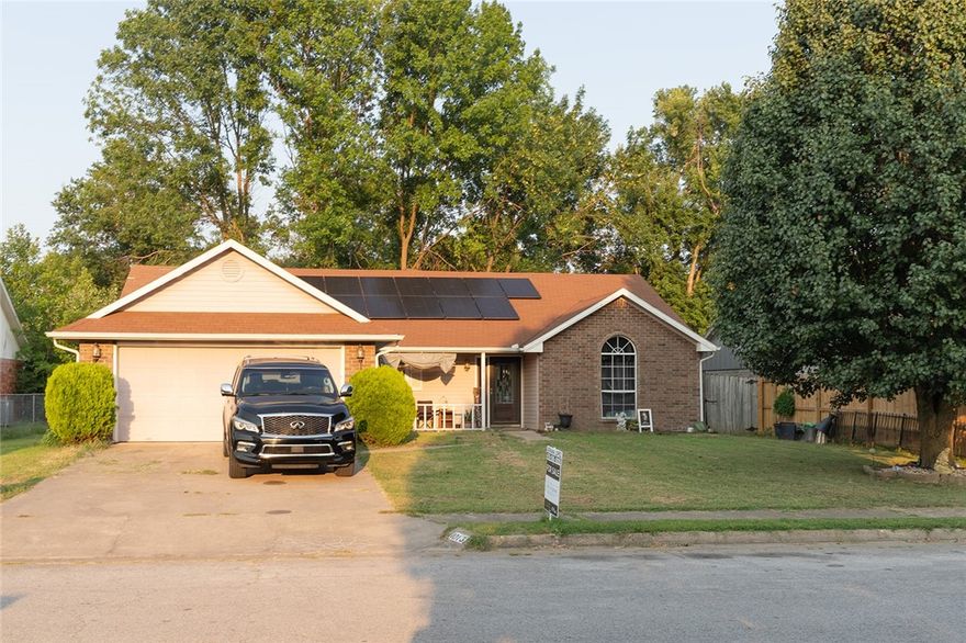 Welcome to your new home! This fantastic property is perfectly located in a sought-after area, just minutes from the highway, close to major shopping centers and nearby bike trails 

The home features newly installed solar panels, promising energy efficiency and savings on utility bills. Plus, the seller is offering $5,000 in concessions to help you customize and install flooring throughout the home to match your style.

Don’t miss this incredible opportunity to own a beautiful home in a vibrant community. Schedule your showing today!