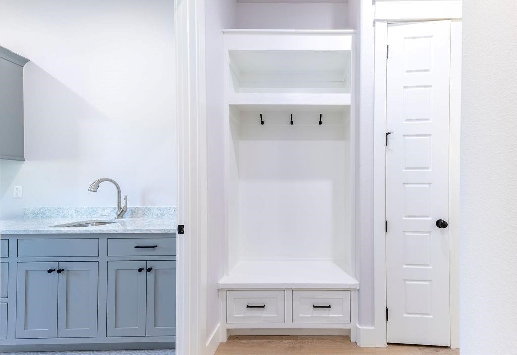 Camelot Sub Elm Spgs - Residential Lease