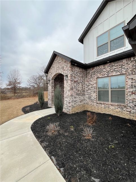 Photo of 714 King Arthur Drive, Elm Springs, AR 72762 (MLS # 1330397)