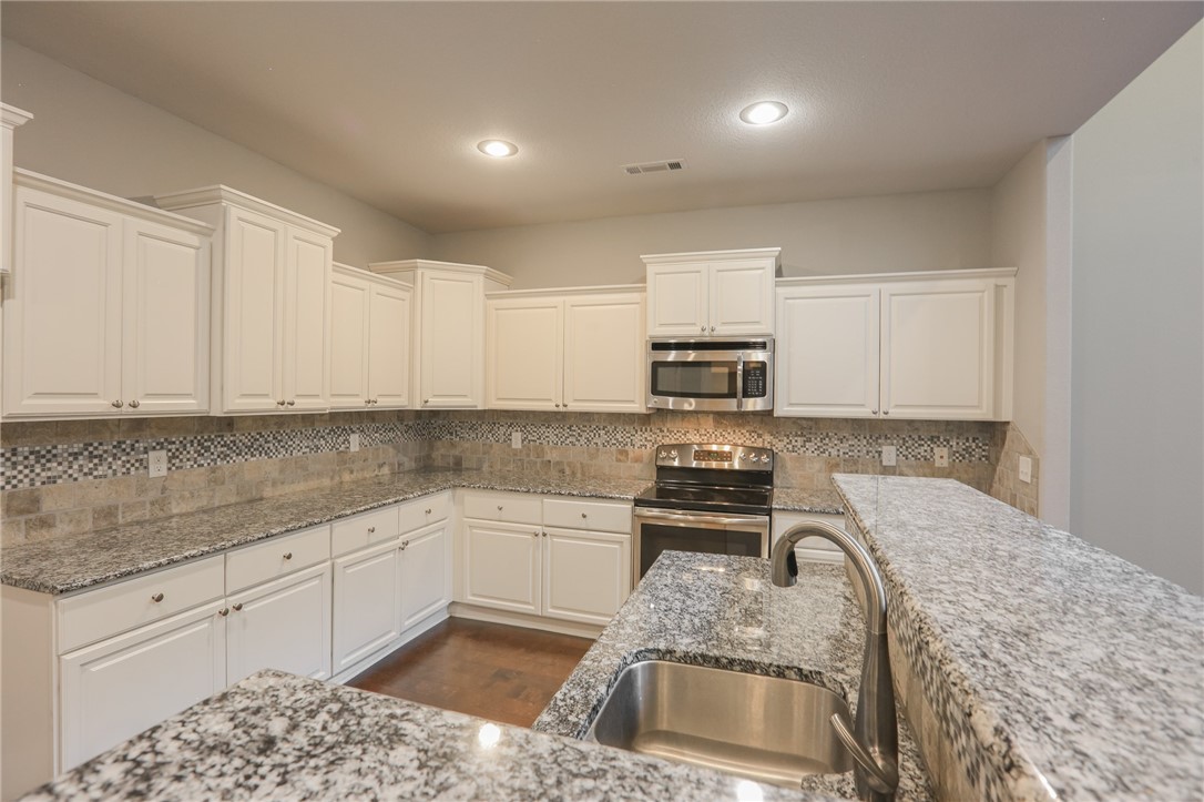 Three Oaks Twnhms Horiz - Residential Lease