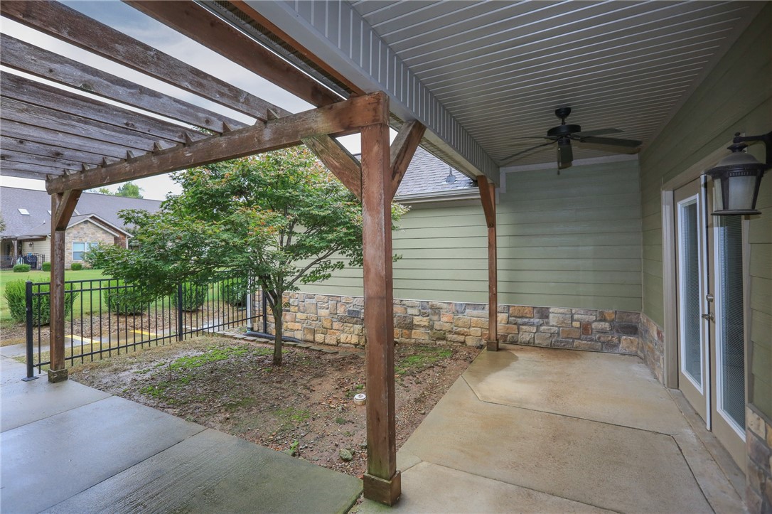 Three Oaks Twnhms Horiz - Residential Lease
