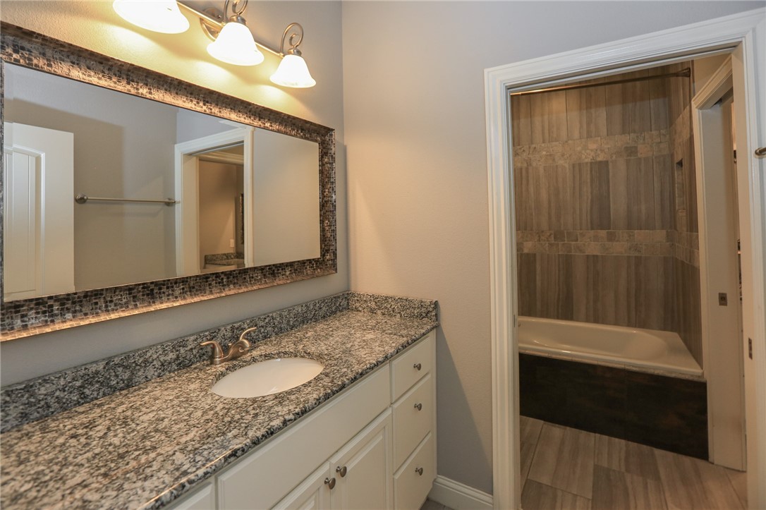 Three Oaks Twnhms Horiz - Residential Lease