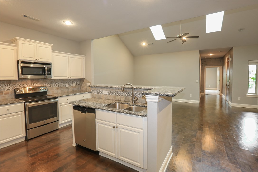 Three Oaks Twnhms Horiz - Residential Lease