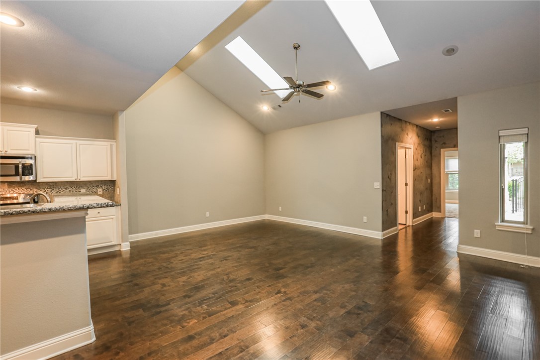 Three Oaks Twnhms Horiz - Residential Lease