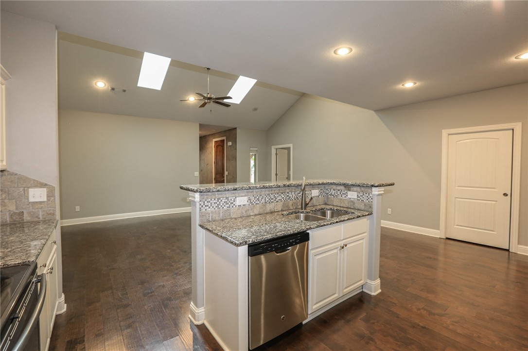 Three Oaks Twnhms Horiz - Residential Lease