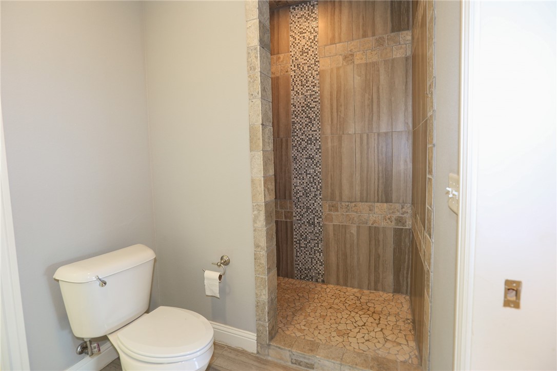 Three Oaks Twnhms Horiz - Residential Lease