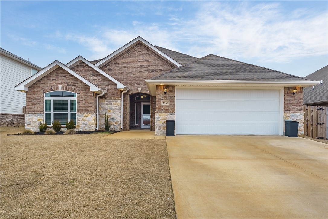 Looking for the perfect rental in a prime location? This spacious home is now available for $2,400 per month and offers the ideal blend of comfort and convenience. Located just minutes from shopping, dining, and entertainment, this home provides easy access to major highways, making your daily commute a breeze. It is also close to top-rated schools and parks, ensuring a well-rounded living experience.