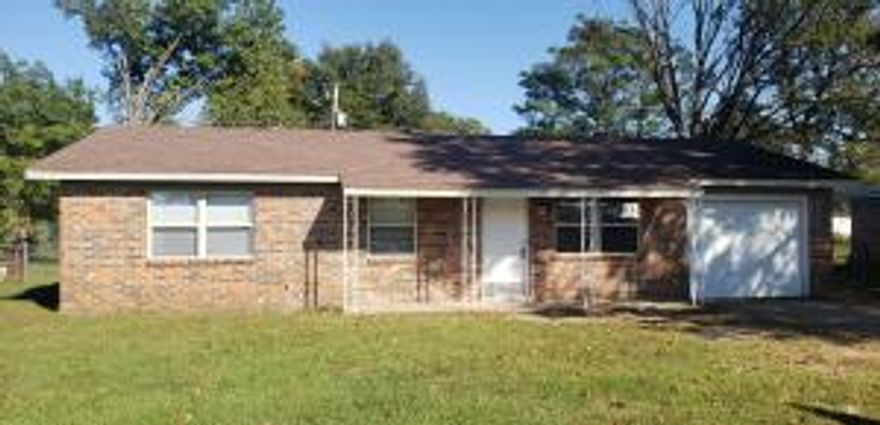 3 bedroom 1 bath brick home with 1 car garage close to Dardanelle High School. Kitchen with dining area and washer & dryer hookups. Storm cellar in the back yard.
