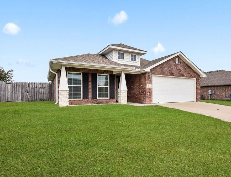 Splendid home in the Silver Meadows Subdivision! Wonderful open concept living space creates seamless flow and perfect area for gatherings. Delightful eat-in kitchen is equipped with stainless steel appliances, pantry and granite counters. Practical floorplan offers spacious bedrooms creating functionality for the whole family. Primary bedroom provides walk-in closet and dual sink vanity. Fully fenced backyard gives the perfect place for little ones to play. Great location that is not far from schools, shopping and dining. Less than 10 minutes away from (XNA) Northwest Arkansas Airport. Move-in ready and waiting for you!