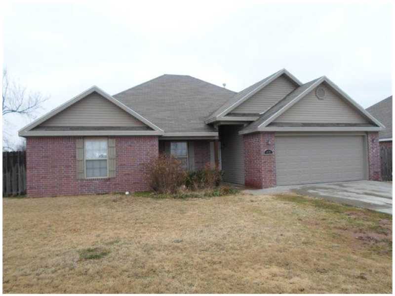 GREAT GREAT HOUSE, LIKE NEW. 4 BED 2 BATH. IN DESIRABLE LOCATION; CLOSE TO EVERYTHING.