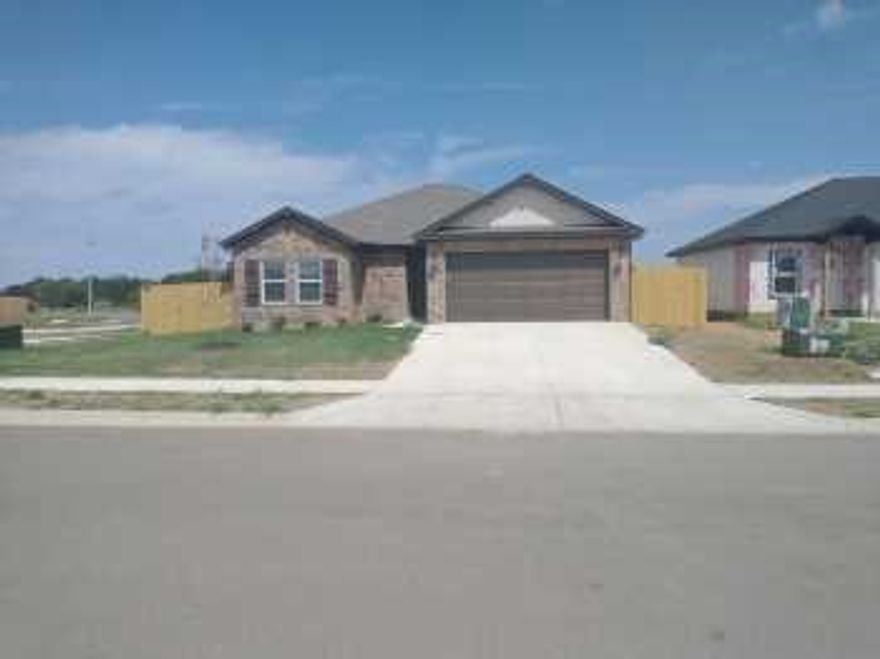 Charming single-family residence located in a quiet, recently developed subdivision just on the outskirts of Bentonville.  This home offers three bedrooms and two bathrooms with all appliances included, and a fenced in back yard.  With its peaceful suburban feel and proximity to Bentonville's amenities – including shopping, restaurants, trails & museums, you will feel right at home.  Don't miss out on this opportunity!