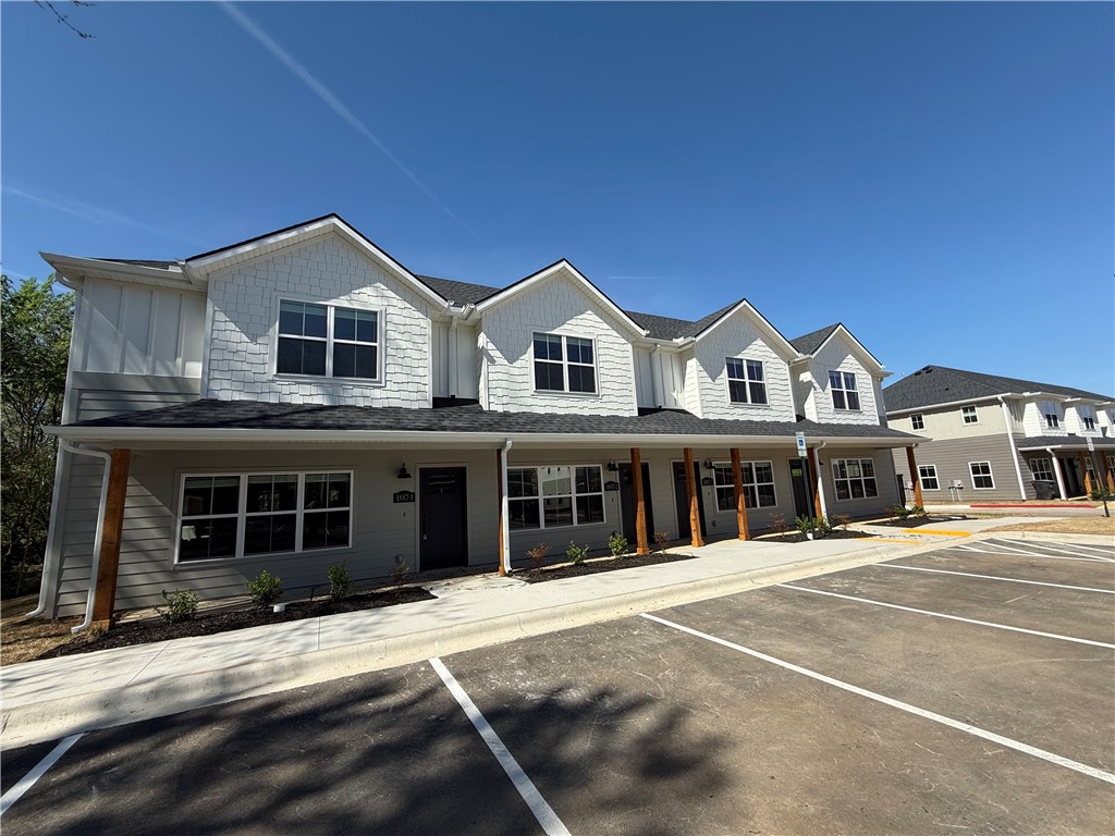 College Students Welcome! These new construction units are brand new with 3 bedrooms, 2.5 bathrooms, waterproof flooring throughout, no carpet, upgraded appliance packages, and ample amounts of parking. This will be an awesome place to live that is brand new and close to everything Fayetteville has to offer. Convenient to the U of A, Baum Walker Stadium, I-49, and many restaurants and places to shop. Bring your friend groups to live next to you in other available units and create your own community here at Garland Luxury Living! *Photos are from a different development and the finished unit may vary*