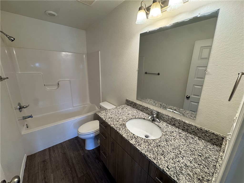 20-16-30 FAYETTEVILLE OUTLOTS - Residential Lease