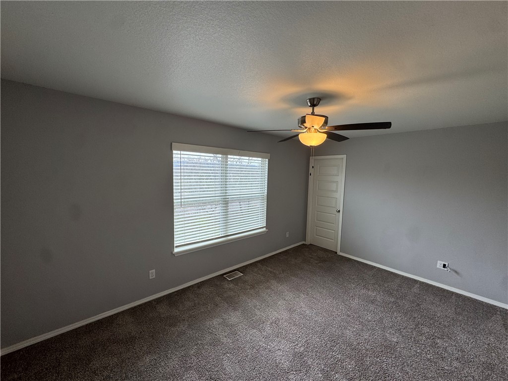 20-16-30 FAYETTEVILLE OUTLOTS - Residential Lease