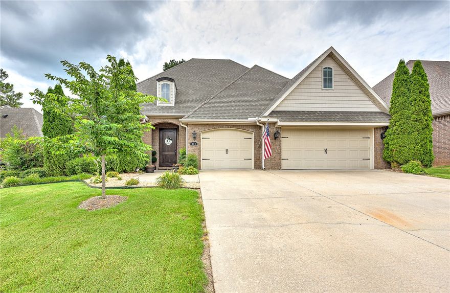 Located in one of Bentonville’s most sought after subdivisions, this remarkable 5 bedroom 4
bath home has it all. Beautiful hardwood floors, spacious living area, chef’s kitchen, large 3 car
garage, and outdoor living space. Downstairs features the kitchen with granite countertops,
gas cooktop with pot filler, drawer microwave, double ovens, refrigerator, and pantry, the main
living space with fireplace, a large primary bedroom with large walk in closet and en suite, and
a home office. Upstairs you will find spacious bedrooms and a bonus room. The 3 car garage
features a walk-in storm shelter to keep you safe from scary weather. Don’t miss the chance to
own a great home in a fantastic subdivision! Refrigerator, washer and dryer to convey with
home. A generous paint and carpet allowance is being offered by Sellers with an acceptable
offer. Back on market due to no fault of seller.