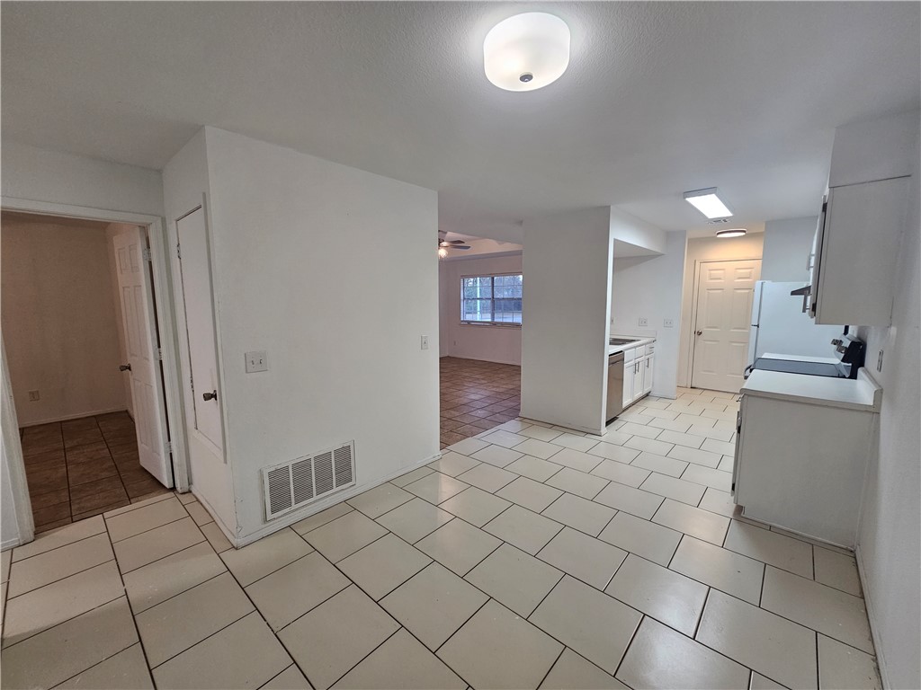 Patrick Place Ph I Rogers - Residential Lease