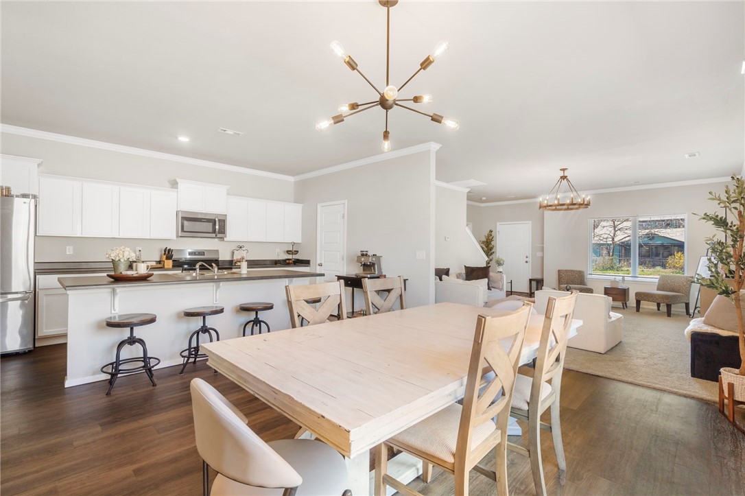 Ideally located, this 4-bed, 2.5-bath home is just a 6-minute drive to the University of Arkansas and a quick 9-minute bike ride to the Fayetteville Square & Farmers Marketāperfect for enjoying the best of spring. The home features a bright, open living space, a ground-floor primary suite, and a versatile upstairs bonus area, ideal for a home office, lounge, or playroom.
With a bus stop on the block and the downtown square just a 20-minute walk away, convenience is at your doorstep. Outdoor enthusiasts will love the nearby trails and parks: Razorback Greenway (0.5 mi), Mt. Sequoyah (1 mi), Frisco Trail (1 mi), and Walker Park (0.5 mi).
Nestled in a quiet neighborhood with a community pond and scenic walking paths, this home is also within 1.5 miles of top-rated Fayetteville schools (K-12). A perfect blend of comfort and accessibilityādonāt miss out!
(Exterior photos have been edited to reflect how the grass will look this spring and summer.)