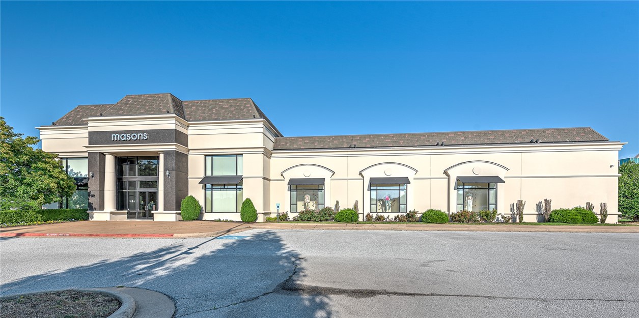 Prime Retail Opportunity with Major Road Frontage
Rarely available retail space offering exceptional visibility on a high-traffic main road. Currently home to a long-standing clothing store, this versatile space presents a wealth of potential for a variety of business types.
Surrounded by established offices, banks, and dense residential neighborhoods just steps away, the location ensures consistent foot and vehicle traffic. Whether you're looking to continue a retail legacy or bring a fresh concept to a vibrant area, this property offers the flexibility and exposure to make it a success.
Don’t miss this unique chance to secure a sought-after retail location with unbeatable frontage and access