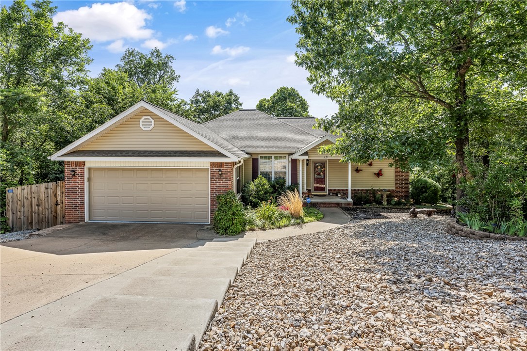 Beautiful/meticulously maintained split-floor-plan home in the Highlands of Bella Vista, near numerous attractive amenities. Lots of upgrades/features, including: granite countertops throughout; new fencing in '21; new heat pump in '23 (with recent full duct cleaning); and much more! Primary bath features a walk-in shower and jetted-tub. Ample storage/shelving, with plenty of additional room in the crawlspace. Maintenance free yard with lots of privacy, in a quiet/sought-after neighborhood. Welcome Home!