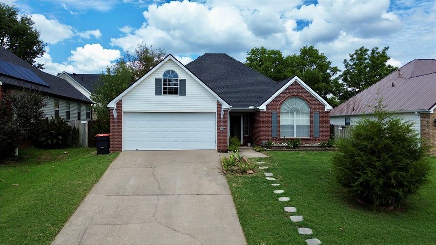 Washer, dryer, and refrigerator to be included with the sale.
Welcome to 564 Branchwood Avenue!
This charming 3-bedroom, 2-bath, 1,344 sq. ft. home is perfectly located just 8 minutes from I-49, with nearby trails, schools, and all the conveniences Springdale has to offer. Inside, you’ll find recent updates that make this home move-in ready, including a new AC unit, water heater, fresh living room paint and updated flooring, all updated about a year ago. The open layout creates a bright and inviting space, perfect for both relaxing and entertaining. Enjoy a peaceful neighborhood setting while still being close to everything you need.