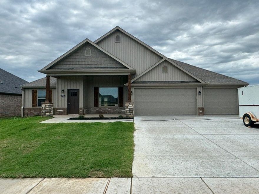 New home featuring 1,740 SF, 3 BR, 2 BA, 3 car garage plus built-in bookshelves on each side of the fireplace, full granite, 2" blinds, gas cooktop, built-in microwave, large walk-in shower & split bedrooms. There is a large covered porch, fully sodded yard & privacy-fenced backyard. Builder will pay up to $2500 of buyers closing costs with accepted contract.