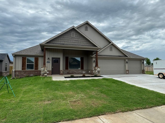 New home featuring 1,740 SF, 3 BR, 2 BA, 3 car garage plus built-in bookshelves on each side of the fireplace, full granite, 2" blinds, gas cooktop, built-in microwave, large walk-in shower & split bedrooms. There is a large covered porch, fully sodded yard & privacy-fenced backyard. Builder will pay up to $2500 of buyers closing costs with accepted contract.
