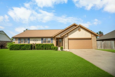 Photo of 836 S Chateau Drive, Rogers, AR 72758 (MLS # 1365433)