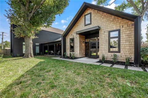 Photo of 715 NW 8th Street, Bentonville, AR 72712 (MLS # 1325487)
