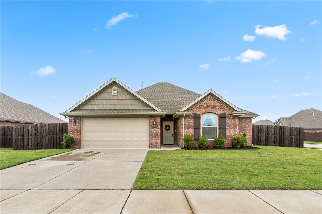 Riverwood Home- Beautiful 3/2/2. Kitchen has granite, nice cabinets, corner lot. This lovely home has split floor plan, crowing molding, gutters, fenced yard. Villages of Sloanbrooke Phase II.