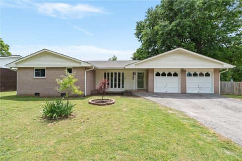Photo of 420 W Eliff Street, Siloam Springs, AR 72761 (MLS # 1345339)