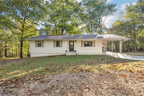 Photo of 16018 Walnut Drive, Fayetteville, AR 72704 (MLS # 1325953)