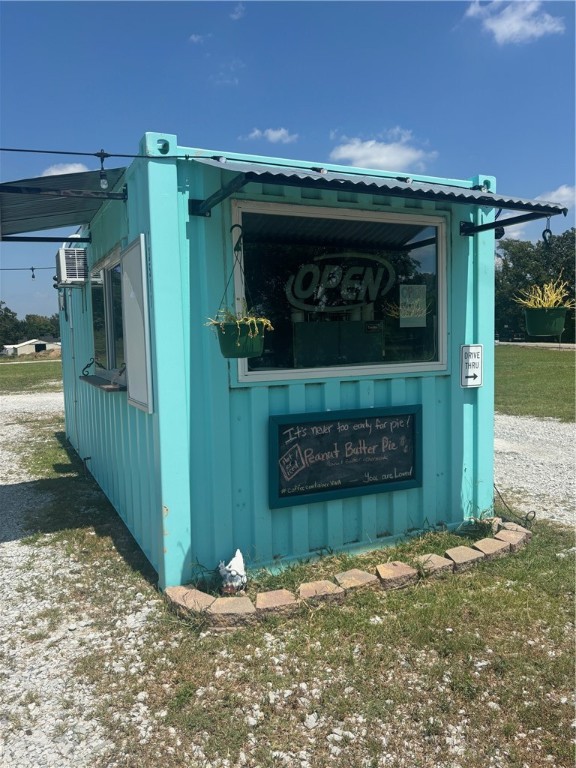 This high traffic commercial property with an operational coffee kiosk is a great opportunity to own highway frontage. This area is growing rapidly and boats of 9K cars per day. You can tap into the the coffee drive thru market for immediate cash flow while planning to develop or keep the drive thru open. There is lots of commercial development ongoing in the Hiwasse community for additional opportunity.
Near I-49 for additional opportunity.