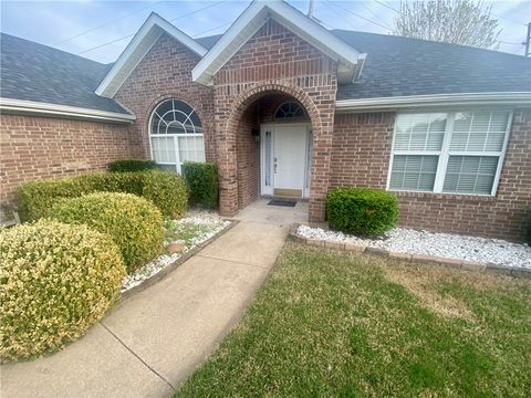 Photo of 2807 Foxwood Drive, Springdale, AR 72762 (MLS # 1342779)