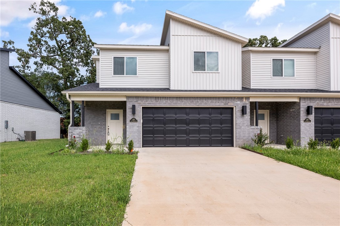 Discover modern living in the heart of Brixley at Sun Meadow! This stunning 3-bedroom, 2.5-bathroom townhouse offers an upscale lifestyle with contemporary design and high-end finishes throughout. Enjoy 3 spacious bedrooms, 2.5 sleek bathrooms, and an open-concept living area. The home includes a 2-car garage, in-unit laundry with washer and dryer, and all major appliances. Located just minutes from Bentonville West High School, local shopping, dining, and major commuter routes. A perfect blend of comfort and convenience in one of Centertonās most desirable communities