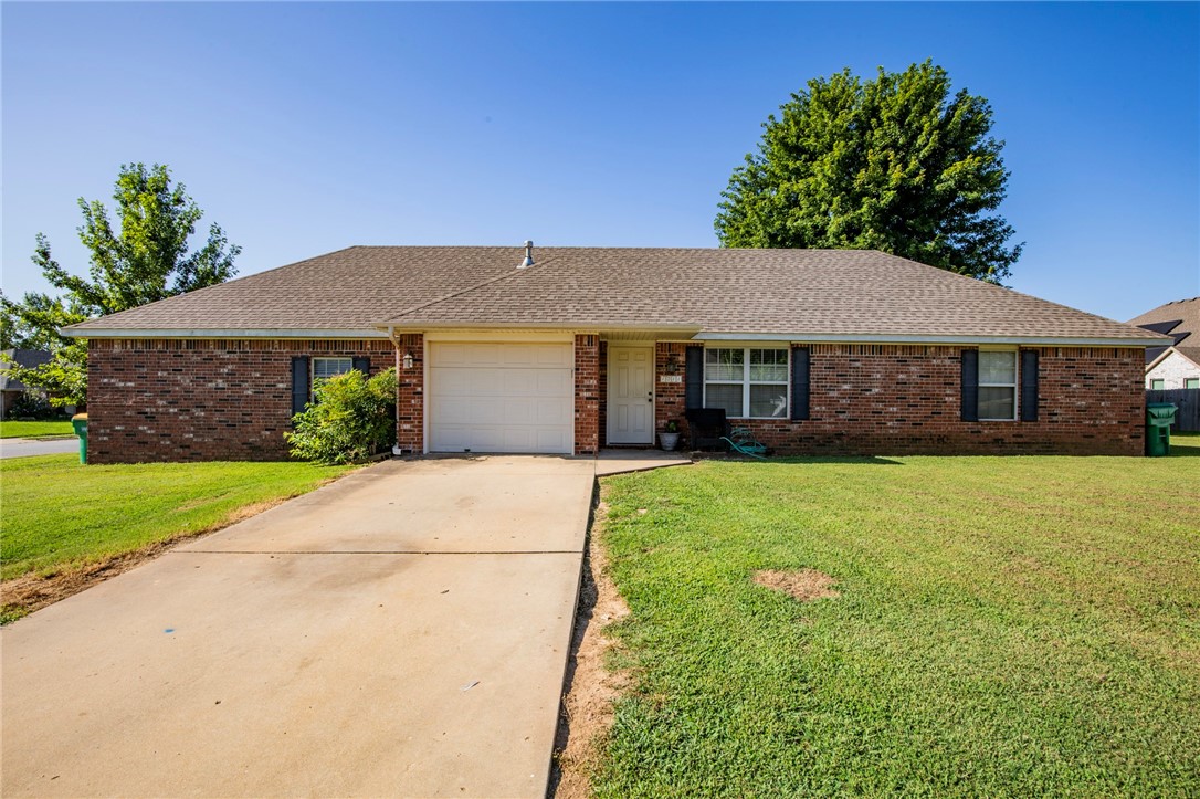 Check out this well-maintained 2BD/2BA all brick duplex. Wood privacy fences. Located down the street from Bentonville West and Centerton Gamble Elementary. Roof is less than 5 years old. This is an excellent opportunity for both homeowners and investors looking for a quality duplex in a prime location. Owner-occupied.