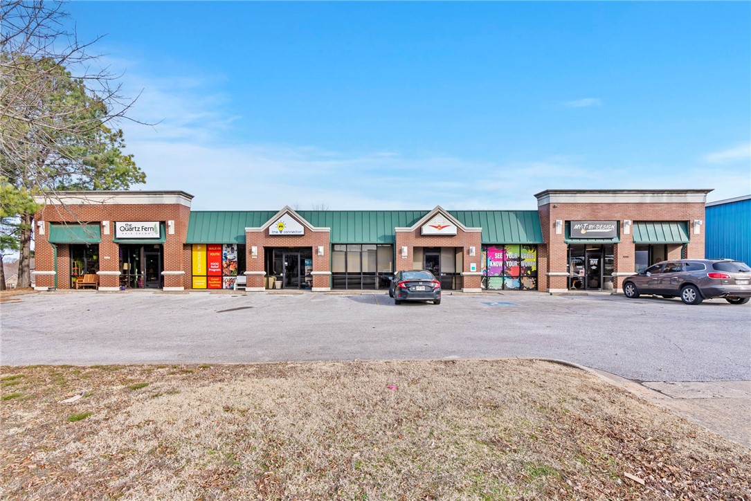 Fayetteville Outlots - Commercial Lease