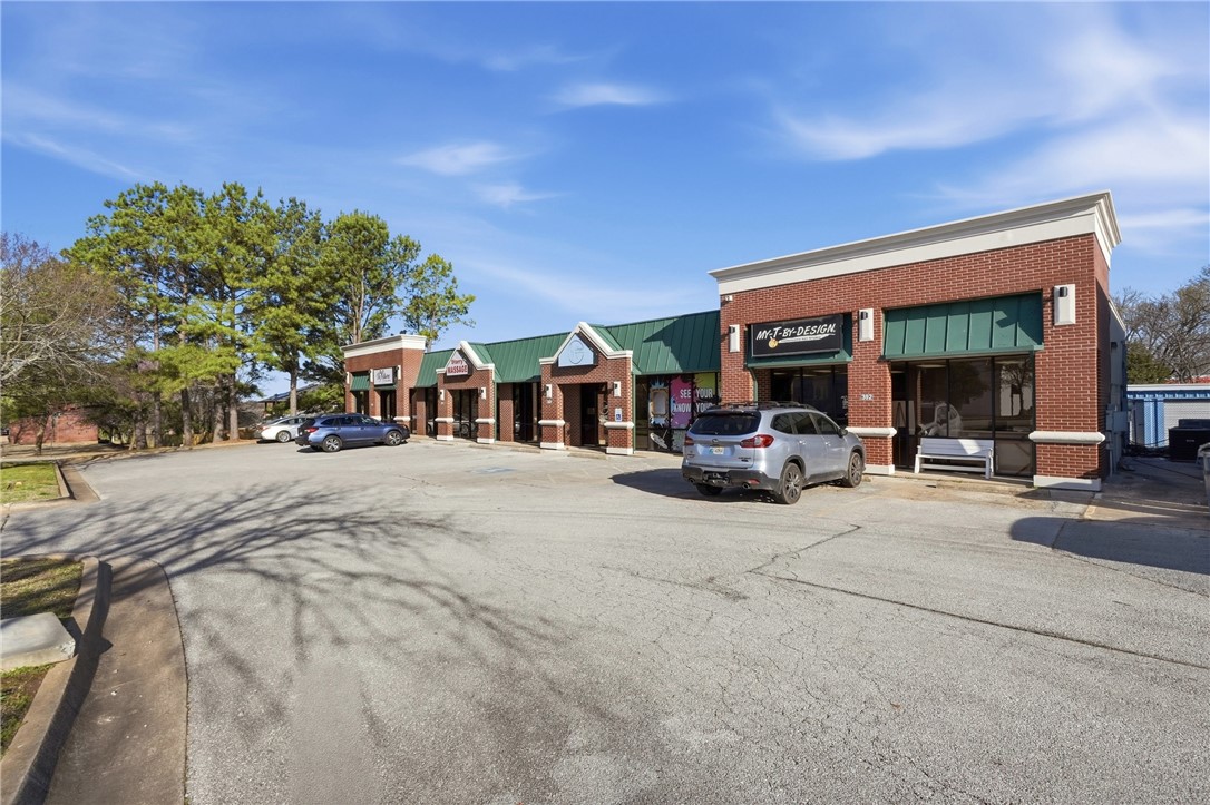 Fayetteville Outlots - Commercial Lease