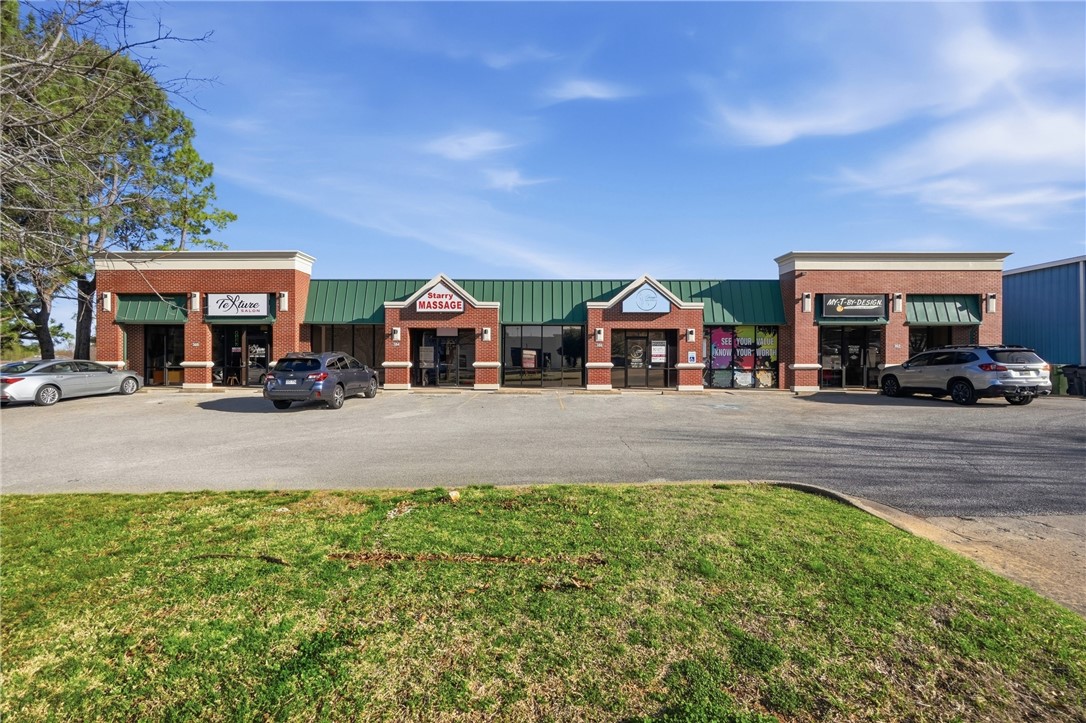 Fayetteville Outlots - Commercial Lease